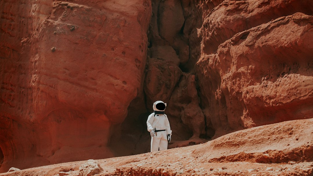 Ancient Martian Rainfall Patterns May Reveal Where Life First Emerged - Space Portal featured image