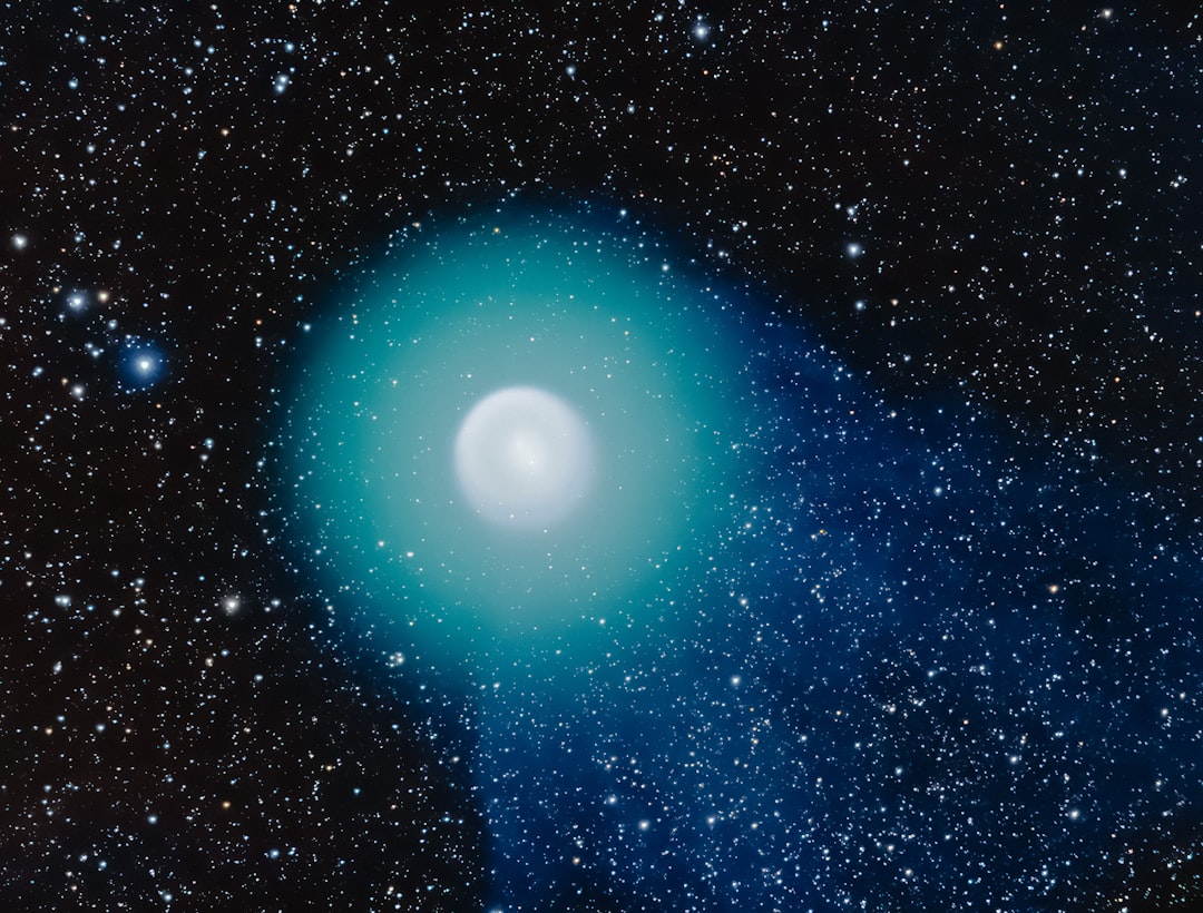 Bare Comets Exist, and One Was Spotted Crashing a Cosmic Photo - Space Portal featured image